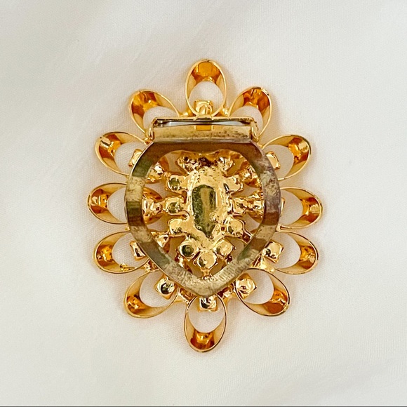 Gold Fashion Floral Curve Brooch - Picture 2 of 3